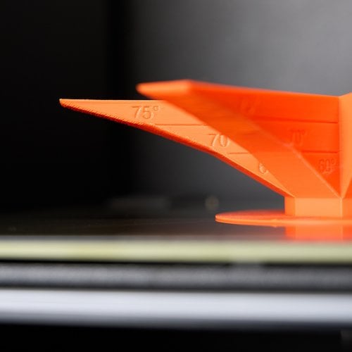 Plaque avec des surplombs époustouflants