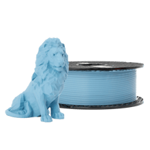 Une bobine de Prusament PLA blanc à côté d'un lion blanc imprimé