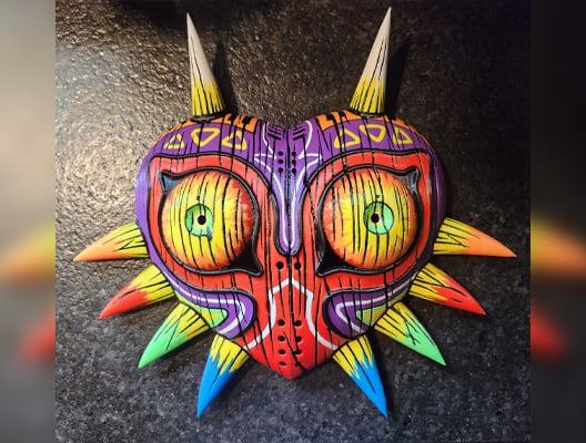 Mini statuetta vichinga con armatura e armi multicolori ricche di dettagli